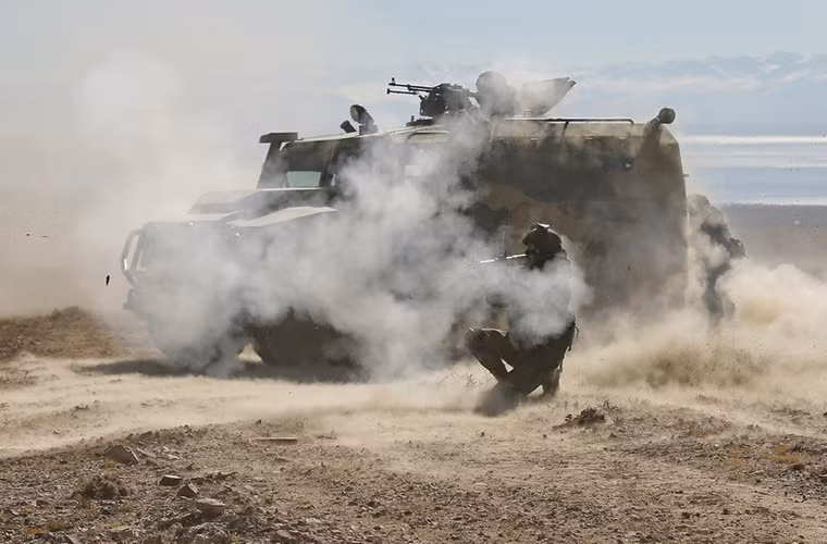 Về quy mô CSTO chắc chắn không thể so sánh với NATO nhưng việc Nga tham gia tổ chức này khiến cán cân quân sự hai bên gần như cân bằng. Và với vị thế của nước Nga hiện tại CSTO trở thành đối trọng lớn của NATO ở Đông Âu và một phần Trung Á. Nguồn ảnh: Arms-Expo.