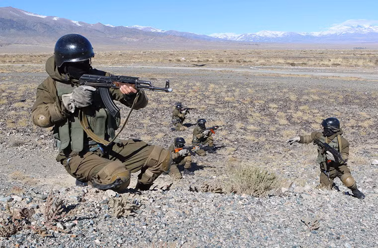 Hình ảnh một đơn vị đặc nhiệm thuộc Bộ Nội vụ Kyrgyzstan tham gia "Frontier" trong hoạt động diễn tập chống khủng bố ở vùng biên giới. Nguồn ảnh: Arms-Expo.
