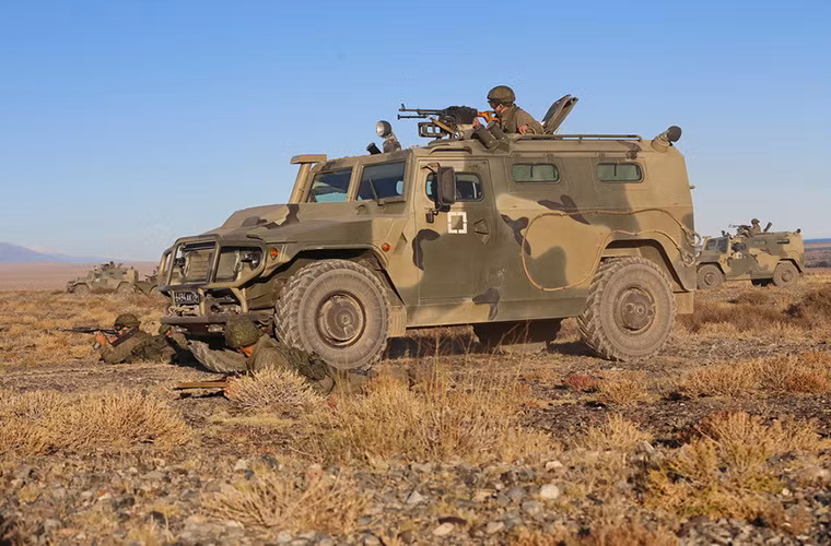 Đội hình chiến đấu của Nga với xe bọc thép chở quân Tigr. Nguồn ảnh: Arms-Expo.