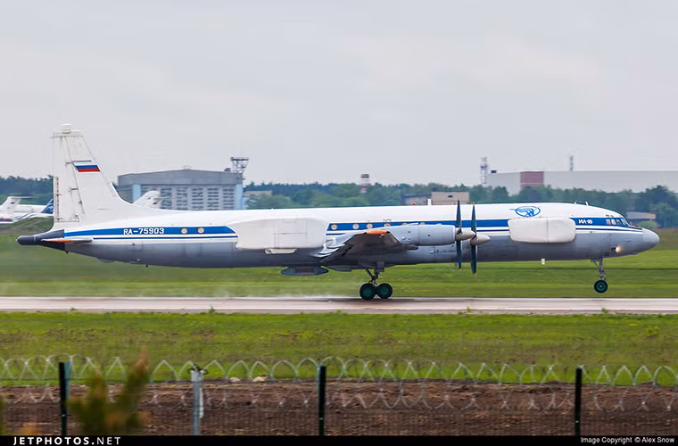 Gorbunov còn cho biết, IL-22PP cũng được trang bị một hệ thống lọc tần số đặc biệt cho phép nó hoạt động mà không gây can nhiễu các hệ thống thông tin liên lạc hay thiết bị điện tử dân sự ở các khu vực dân cư mà nó bay qua. Nguồn ảnh: Jet Photos.