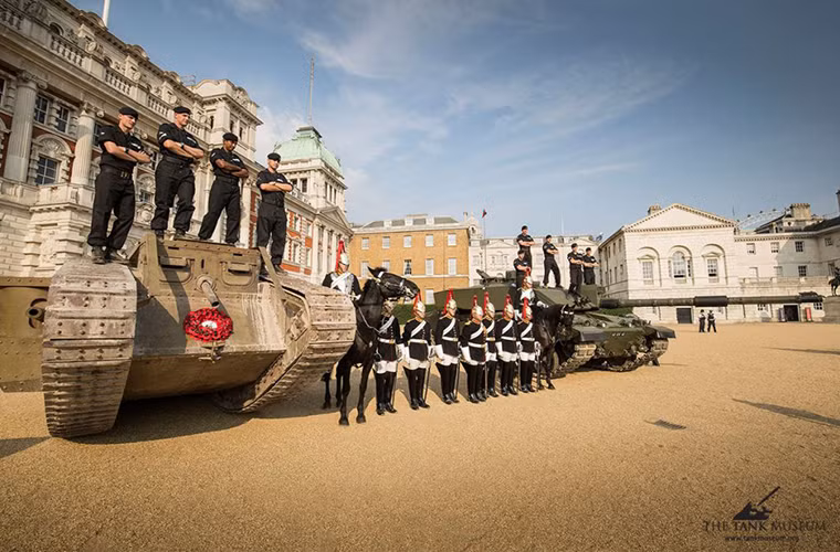 Hình ảnh bộ đôi xe tăng Mark IV và Challenger 2 nhân dịp kỷ niệm 100 năm trận đánh đầu tiên.