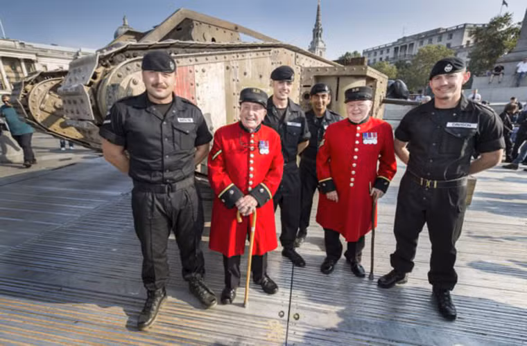 Sự xuất hiện của xe tăng trên chiến trường đã mở ra một kỷ nguyên chiến tranh hoàn toàn mới và đi cùng với đó là sự phát triển của những chiếc xe tăng thứ vũ khí không thể thiếu trong mọi cuộc chiến tranh hiện đại.