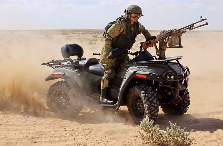 Như đã nói ở trên do được thiết kế dành cho VDV và các đơn vị tác chiến đặc biệt, AM-1 có thể hoạt động ở nhiều loại môi trường lẫn địa hình khác nhau từ sa mạc cho đến vùng cực lạnh giá nhất. Trong thử nghiệm thực tế một chiếc AM-1 hoàn toàn có thể hoạt động ở môi trường có nhiệt độ dưới -20 độ C. Nguồn ảnh: Arms-Expo.