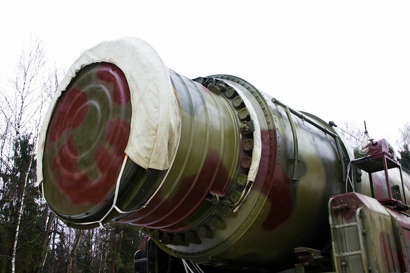 RT-2PM sử dụng động cơ đẩy nhiên liệu rắn ba giai đoạn có tốc độ bay lên tới 25.000km/h tương đương Mach 21, điều này giúp nó khó bị đánh chặn bởi hệ thống phòng không của đối phương. Với hệ thống dẫn đường quán tính và tự hành RT-2PM có độ sai lệch chỉ khoảng 200m so với mục tiêu.