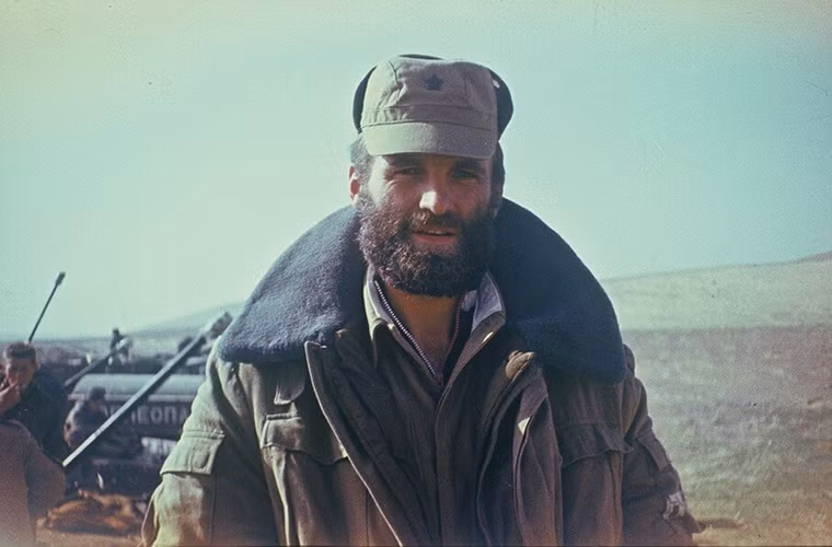 Hình ảnh chiến tranh được thể hiện rõ nét trên gương mặt người lính này khi đơn vị của anh phải đóng quân nhiều tháng liền trên một cao điểm thuộc một vùng núi hẻo ở Afghanistan.