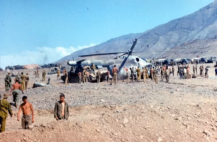 Tuy nhiên cuộc chiến này không chỉ dừng lại đó khi Liên Xô phải duy trì số lượng lớn binh sĩ tại Afghanistan để duy trì an ninh trong suốt 14 năm đi kèm theo đó tổn thất lớn về người và của.