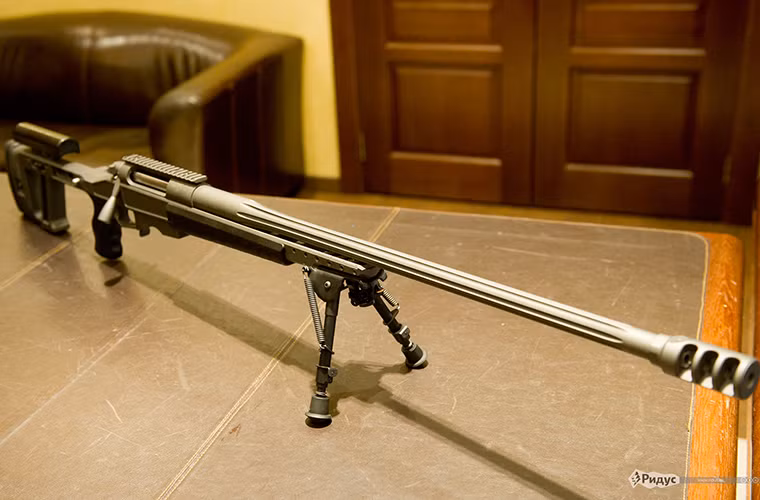 Theo thông tin ban đầu có được dòng súng trường bắn tỉa mới của Nga được thiết kế để sử dụng cả hai loại đạn là 8.6mm và 7.62mm. Ngoài ra nó được phát triển dựa trên dòng súng trường bắn tỉa tiên tiến ORSIS T-5000 của Nga hiện tại với sức mạnh vượt trội hơn từ 25-30% các dòng sản phẩm tương tự của Phương Tây. Nguồn ảnh: Ridus.