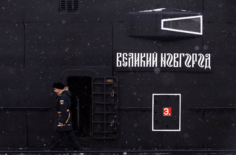 Veliki Novgorod là tàu ngầm thứ năm thuộc lớp Kilo Project 636.3 được đóng mới cho Hải quân Nga theo hợp đồng 6 tàu được Bộ Quốc phòng Nga đặt hàng Admiralty trước đó và tất cả chúng đều sẽ được biên chế cho Hạm đội Biển Đen. Nguồn ảnh: TASS.