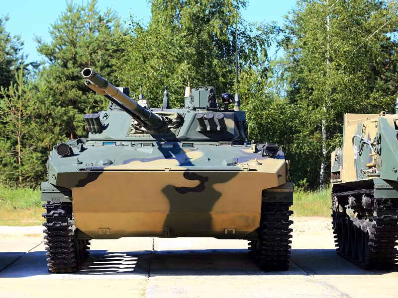 BMD-4M được điều khiển bởi ê kíp 2 người, xe có thể chở theo 6 binh sĩ với đầy đủ trang bị. Các nhà thiết kế Nga nhấn mạnh đến sự áp đảo về hỏa lực nhằm chiếm ưu thế trước đối phương, qua đó bảo vệ ê kíp chiến đấu.