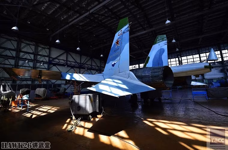 Có lẽ dòng chiến đấu cơ hiện đại nhất nhà máy 322 đại tu và sửa chữa là những chiếc tiêm kích Su-27 vốn do Liên Xô sản xuất. Hiện tại Không quân Nga đang lên kế hoạch nâng cấp phi đội Su-27 của nước này lên biến thể Su-27SM.