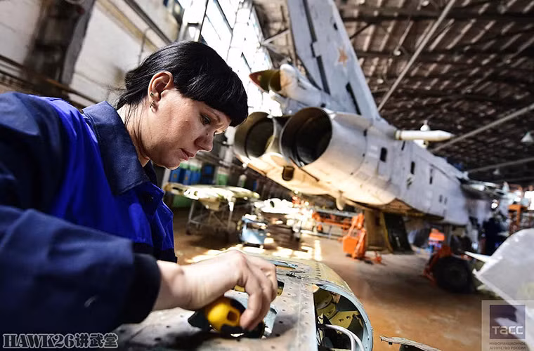 Về cơ bản mọi bộ phận trên chiếc máy bay đều sẽ được kiểm tra dù là nhỏ nhất, mọi bộ phận hư hỏng đều sẽ được thay thế.