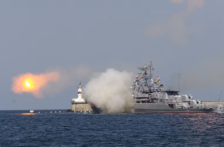 Theo một nguồn tin ngoại giao biên đội tàu chiến của Nga tại Đại Trung Hải đang được củng cố khả năng chống ngầm với các tàu hộ vệ chống ngầm lớp Krivak như tàu hộ vệ chống ngầm Ladny lớp Krivak I.