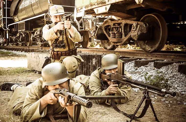 Vài trò của Type 17 trong Kháng chiến chống Nhật của Quân đội Liên hiệp Trung Quốc cũng được thể hiện khá rõ nét, nó còn được sử dụng trong Quân đội Quốc dân Đảng lẫn Hồng quân Trung Quốc cho đến tận năm 1950 khi xung đột ở Đại Lục kết thúc.