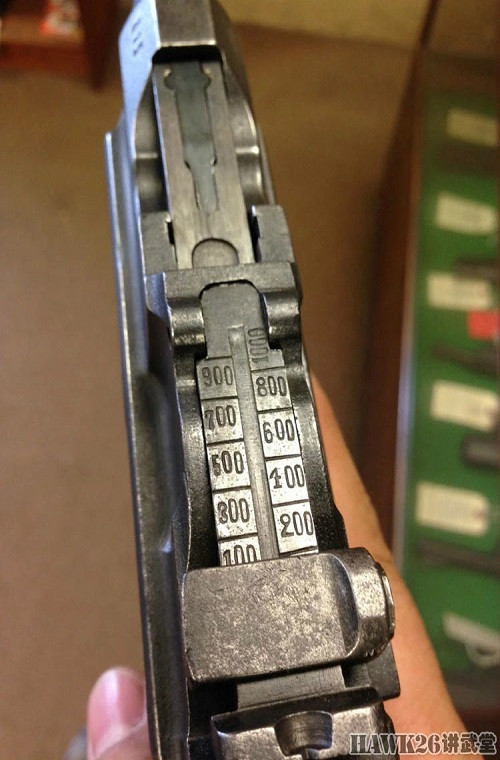 Thiết kế của Type 17 giống hoàn toàn như C96 kể cả cơ chế lên đạn bằng độ giật và điểm khác biệt giữa chúng là C96 sử dụng đạn cỡ 7.63×25mm Mauser thay vì .45 ACP. Còn nguyên mẫu Type 17 sử dụng .45 ACP là do Diêm Tích Sơn muốn nó sử dụng chung cỡ đạn với tiểu liên Thompson cũng khá phổ biến ở Trung Quốc khi đó. Nguồn ảnh: QQ.