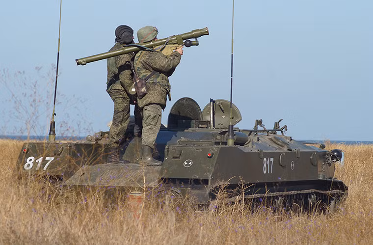 Các loại vũ khí này có tầm bắn hiệu quả khá hạn chế từ 2.000m cho đến 5.000m, tuy nhiên lại có khả năng trấn áp các mối đe dọa từ trên không như trực thăng vũ trang hay mục tiêu bay tầm thấp.