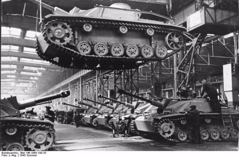 Còn đây lại là nơi pháo tự hành Sturmgeschütz III (StuG III) của Đức được chế tạo, có hơn 10.000 chiếc StuG III được chế tạo trong suốt Chiến tranh Thế giới thứ 2. Nguồn ảnh: War History.