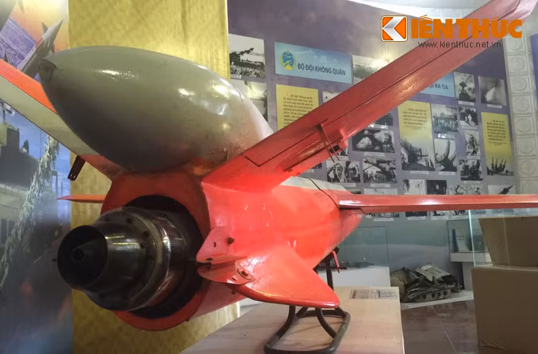 UAV-04 được trang bị động cơ tuốc bin phản lực cho tốc độ tối đa lên tới 250km/h, trung bình là 150km/h.