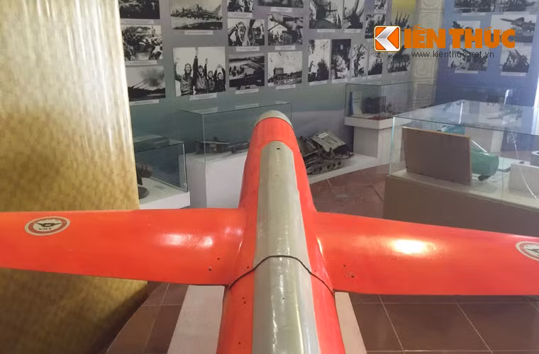 Theo thông tin được công bố, UAV-04 ngoài vai trò “mục tiêu” thì có thể trở thành “phương tiện bay không người lái tầm xa, tốc độ cao, có khả năng tiến công mục tiêu cố định”. Điều đó có nghĩa là Việt Nam thực sự đã chế tạo được tên lửa hành trình sát thương hoặc có thể coi nó là một dạng UAV cảm tử.