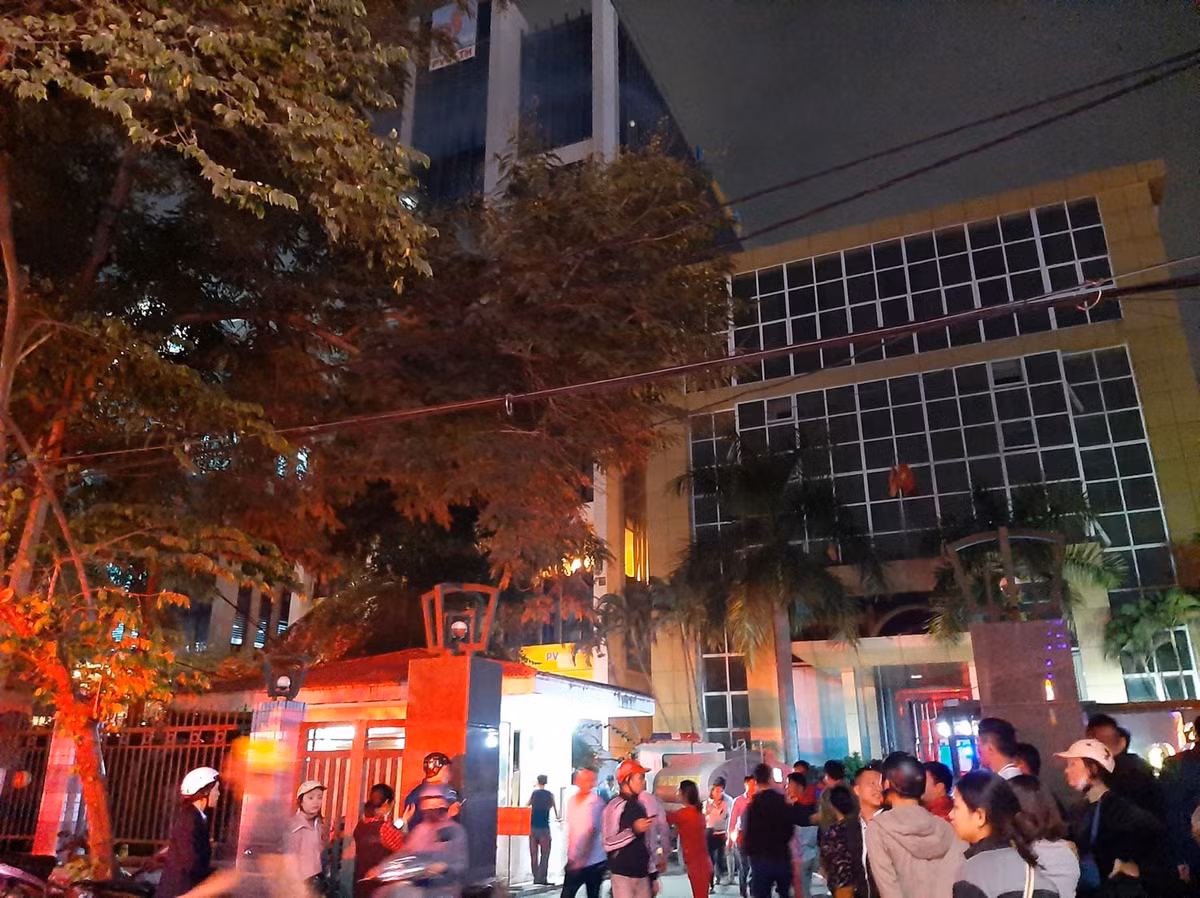 Hiện công an tỉnh Thanh Hóa vẫn đang tiếp tục nỗ lực giải quyết hậu quả đám cháy và điều tra làm rõ nguyên nhân vụ cháy.