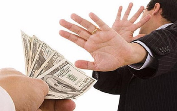 Bien tuong qua tet tinh vi: Kho kiem soat...neu can bo khong tu neu guong