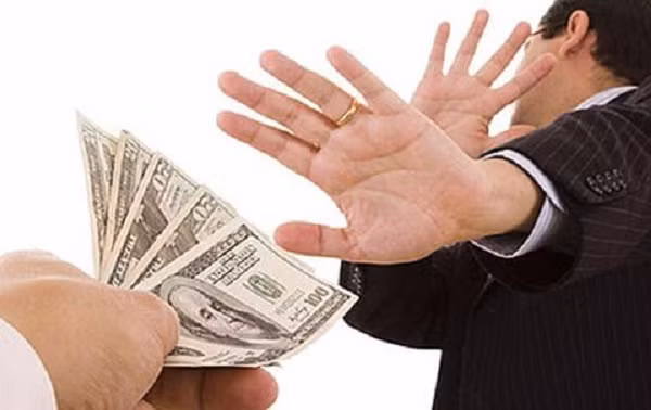 Bien tuong qua tet tinh vi: Kho kiem soat...neu can bo khong tu neu guong