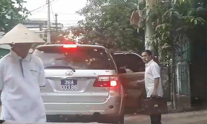 Lam dung xe bien xanh, nhieu quan van vi pham, day kinh nghiem van con dai?-Hinh-5