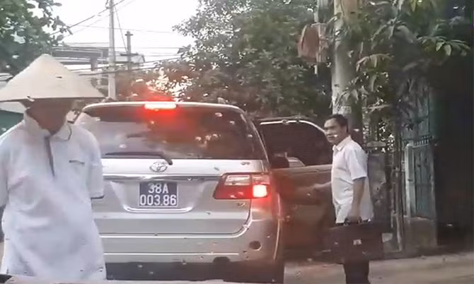 Lam dung xe bien xanh, nhieu quan van vi pham, day kinh nghiem van con dai?-Hinh-5