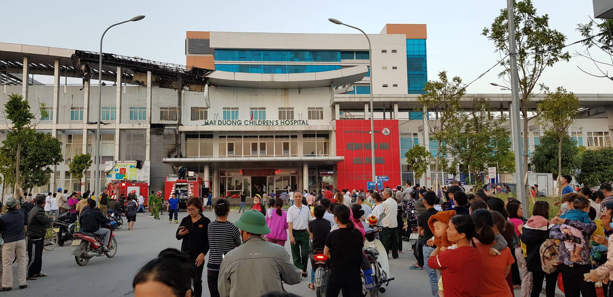 Vụ cháy không lớn nhưng cũng khiến nhiều người lo lắng nhất là bệnh viện Nhi Hải Dương có rất đông bệnh nhi đang điều trị tại đây.