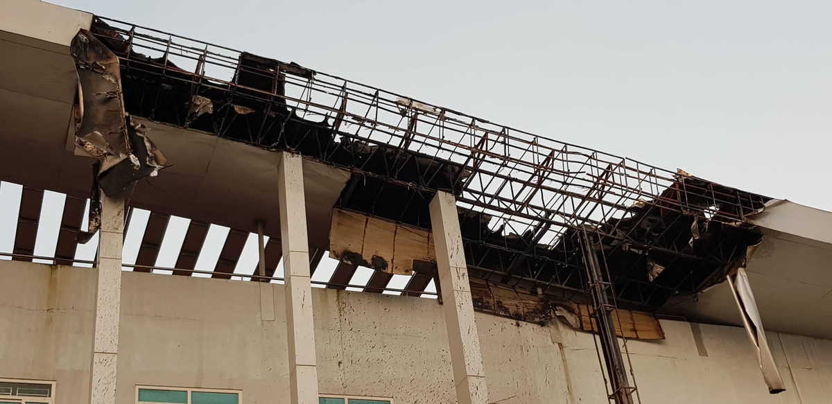 Tuy nhiên một phần mái bệnh viện bị hư hỏng nặng.