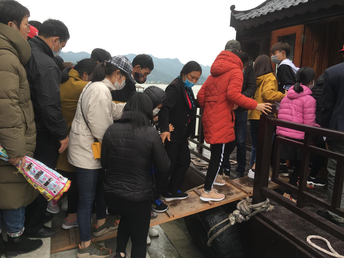 Vẫn phải chen chúc.