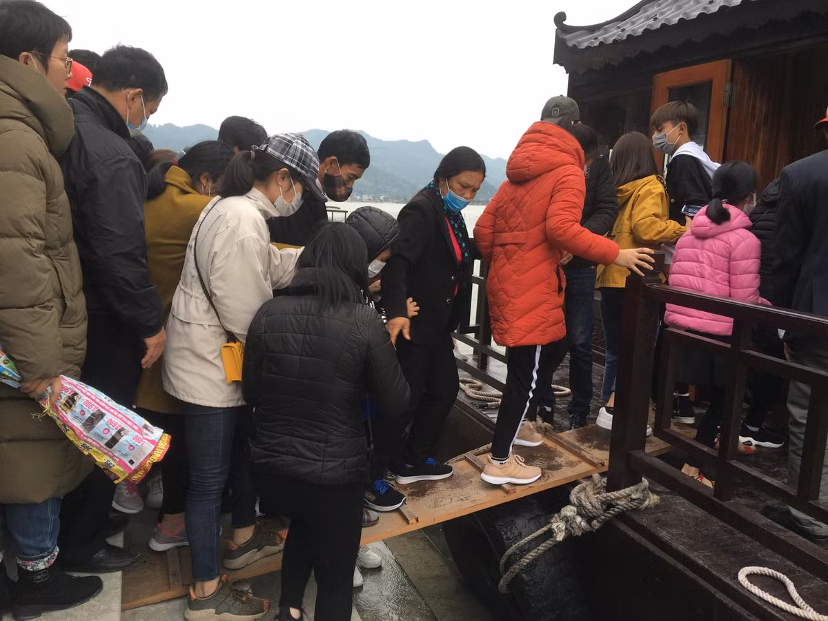 Vẫn phải chen chúc.