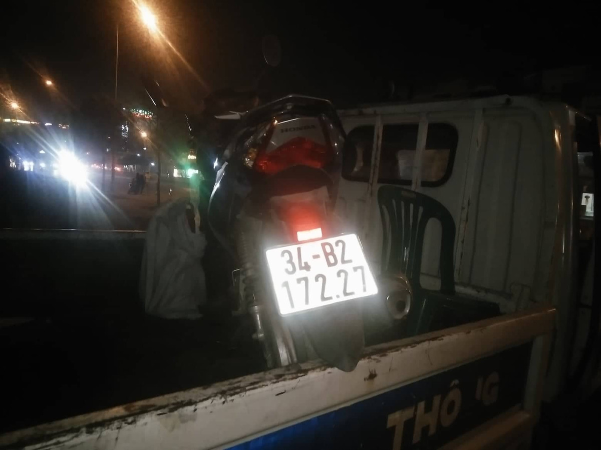 Hai Duong: Lai xe “noi khong voi kiem tra nong do con”, xe bi cau ve don xu ly-Hinh-4