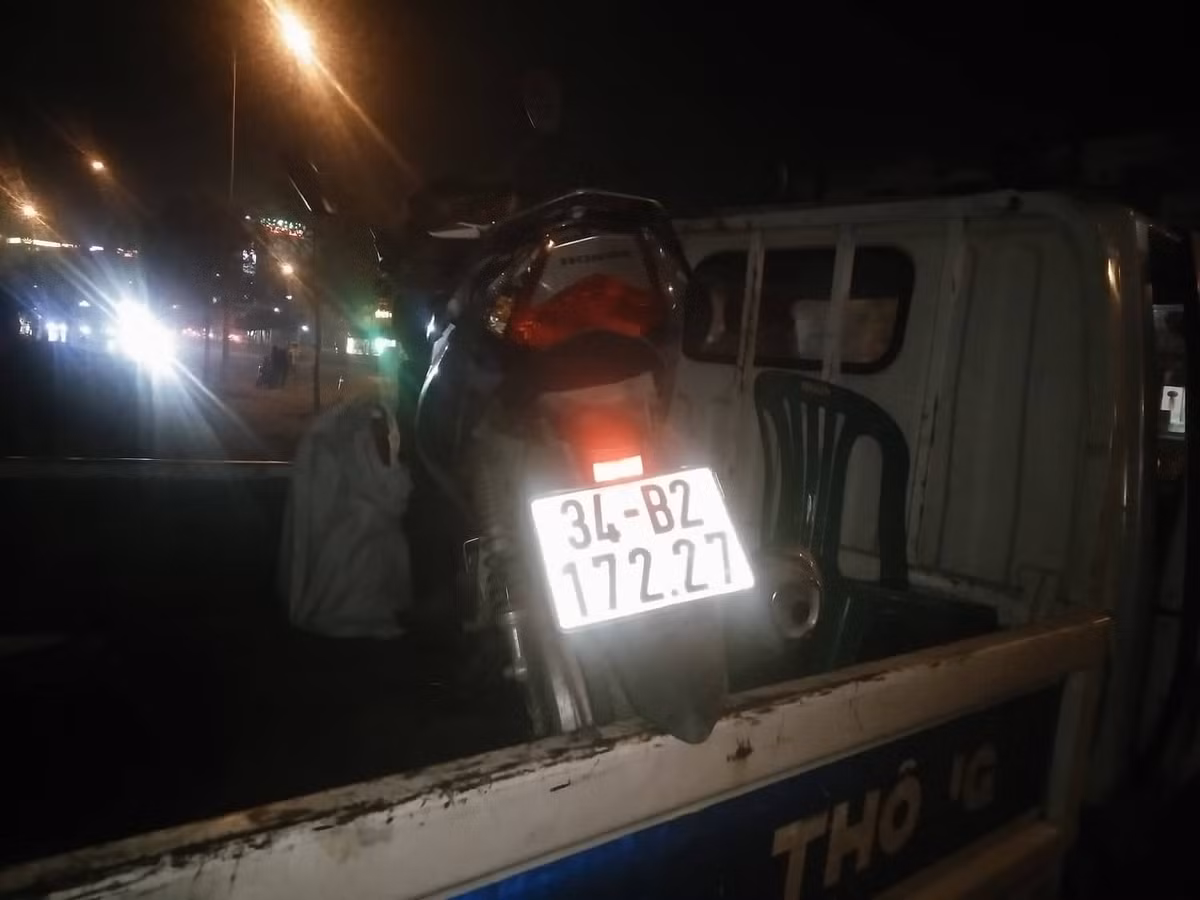 Hai Duong: Lai xe “noi khong voi kiem tra nong do con”, xe bi cau ve don xu ly-Hinh-4