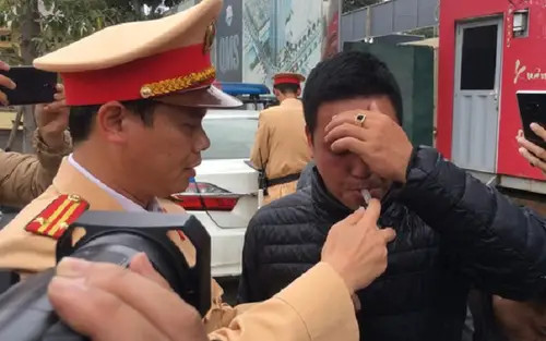 Nghi dinh 100 xu phat lai xe uong ruou bia co “vuot” Luat GTDB 2008?