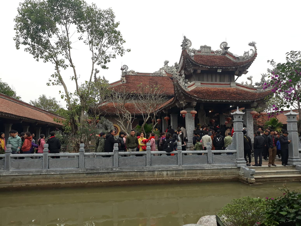 Nằm bên cạnh đền Tranh, chùa Tranh cũng là điểm đến thu hút đông đảo du khách.