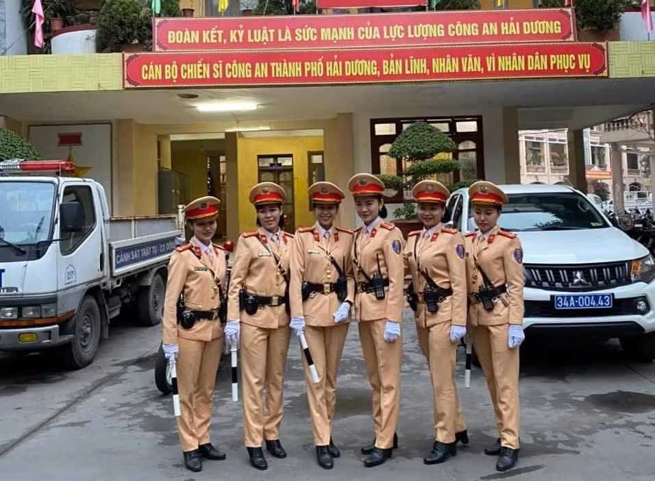 Nu CSGT Hai Duong xinh dep xuong duong, dan chap hanh nghiem-Hinh-2