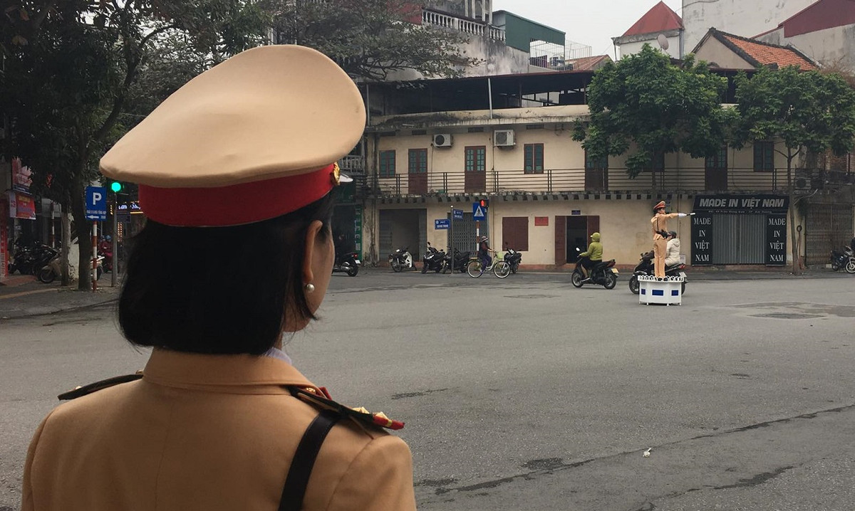 Các nữ Cảnh sát giao thông được tuyển chọn từ các tổ đội công tác của lực lượng Công an thành phố, được đào tạo nghiệp vụ và trang bị đầy đủ trang thiết bị phục vụ quá trình công tác.