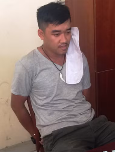 Ga thanh nien ban hang tram khau sung nhu… ban rau