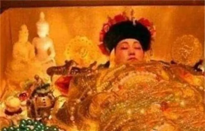 Năm 1980, trong quá trình khảo cổ, các chuyên gia phát hiện thi thể của bà vẫn nguyên vẹn, nhưng toàn bộ đồ trang sức đã bị đánh cắp.