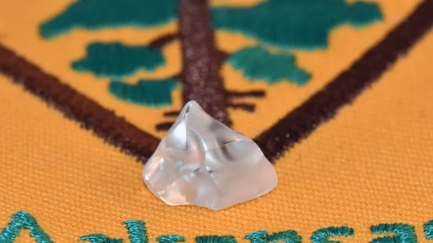 Một thời gian sau, Evans nhận được thông báo chính thức rằng viên đá thủy tinh mà anh nhặt được thực chất là một viên kim cương không màu, nặng 4,87 carat.