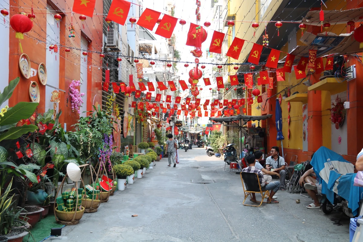 Người dân sống trong khu vực cho biết, các tiểu cảnh năm nay được làm đơn giản hơn các năm trước, nhưng cũng không kém phần đặc sắc.