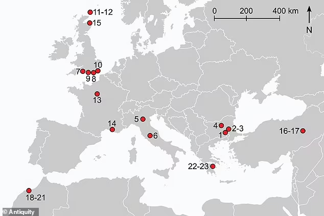 Trái ngược với việc nuôi gà để lấy thịt và trứng, ở một số nơi nhất định những con gà này được tôn thờ và tôn kính như người bạn đồng hành của con người, thậm chí không được sử dụng làm thực phẩm thường xuyên.