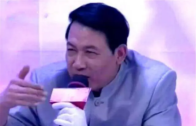 Chuyên gia thẩm định tiết lộ rằng bức tranh này là của Công chúa Văn Thánh, một nhân vật lịch sử có liên quan đến nhà Đường, vẽ bằng bút mực thư pháp miêu tả con người thời xưa.