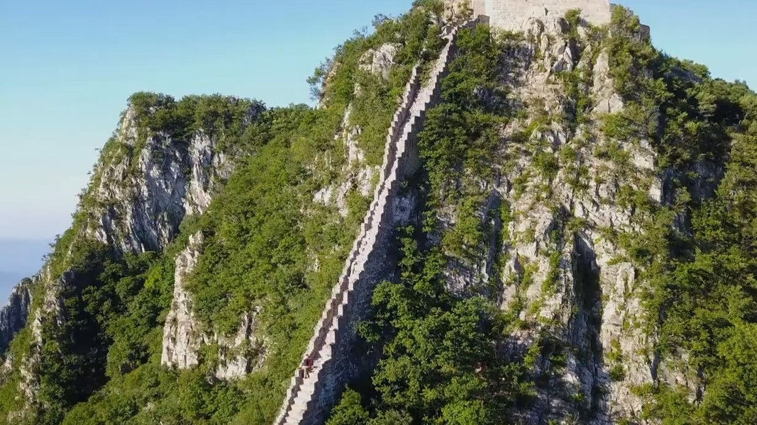 6. Không thể nhìn thấy từ vũ trụ: Mặc dù có ý kiến cho rằng Trường Thành có thể nhìn thấy từ vũ trụ, điều này đã bị bác bỏ bởi những người đã thăm vũ trụ.