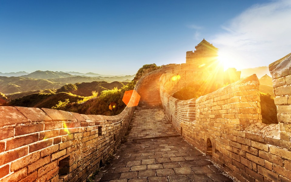 3. Xây dựng như hình phạt: Xây dựng và bảo trì Trường Thành thường là hình phạt cho tù nhân thời nhà Tần, với hàng nghìn người chết trong quá trình này.