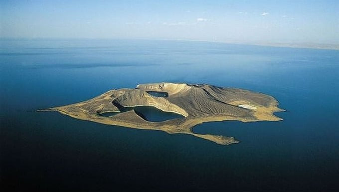  Hòn đảo Barsa-Kelmes, được mệnh danh là "Tam giác quỷ Bermuda" của Trung Á, nằm trong vùng biển Aral rộng lớn.