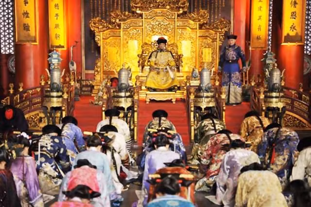 Sự tự tin và văn thơ lai láng của Càn Long khiến Khang Hi cảm thấy rất ấn tượng và tưởng tượng về tương lai cuộc đời của thiếu niên này.