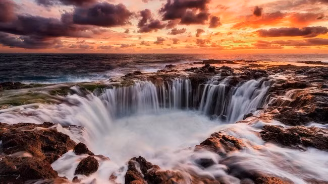 3. Giếng Thần Thor, Oregon, Mỹ: Liên quan đến thần sấm Thor trong thần thoại Bắc Âu, giếng thần Thor là hố sụt tự nhiên ở Oregon. Được tin là cánh cổng dẫn tới thế giới ngầm, nhưng con người chưa tìm ra cách mở nó.