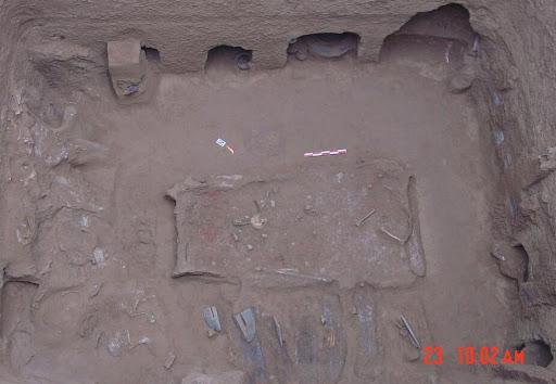 Dựa vào những phát hiện này, các nhà khảo cổ tin rằng ngôi mộ có thể thuộc về một gia đình quý tộc cấp cao.