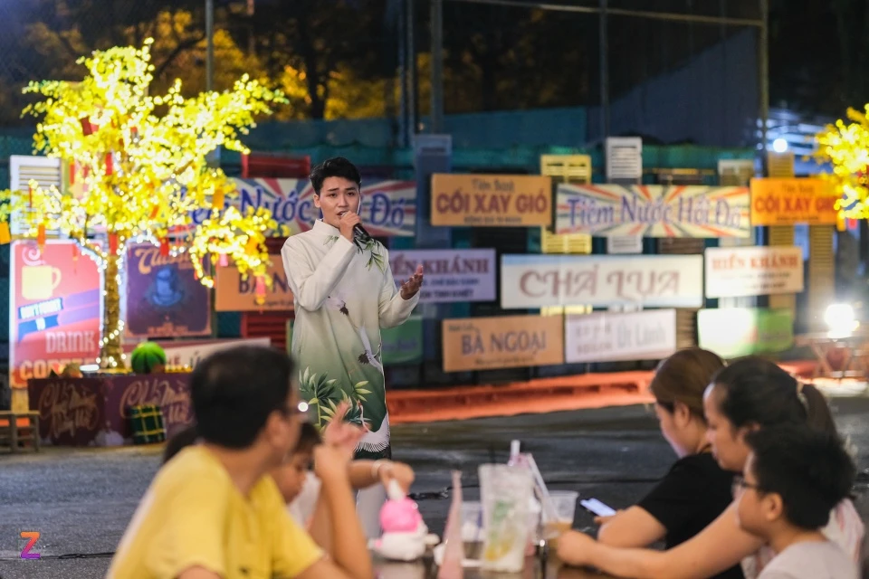 Đại diện đầu tư cho biết nơi đây được thiết kế theo phong cách hoài cổ của thập niên 60, hiện các gian hàng đang dần được bổ sung và hoàn thiện. Các tối cuối tuần nơi đây sẽ có hoạt động biểu diễn văn nghệ phục vụ người dân và du khách.